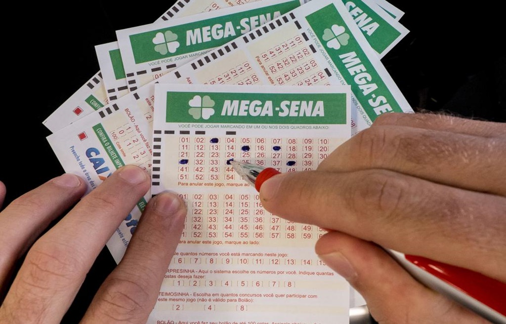 Ir para  <p>As apostas para a Mega-Sena da Virada podem ser feitas at&eacute; as 14h (hor&aacute;rio de Bras&iacute;lia) de hoje, 31, em qualquer casa lot&eacute;rica do pa&iacute;s. O pr&ecirc;mio est&aacute; acumulado...